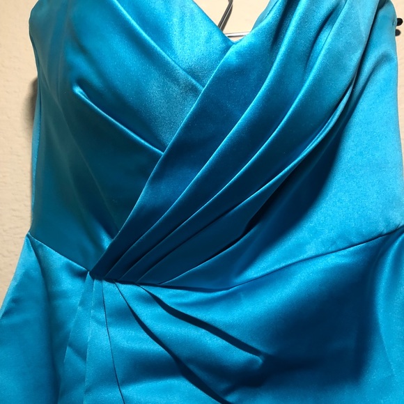 Short David Bridal’s dress - Picture 3 of 5